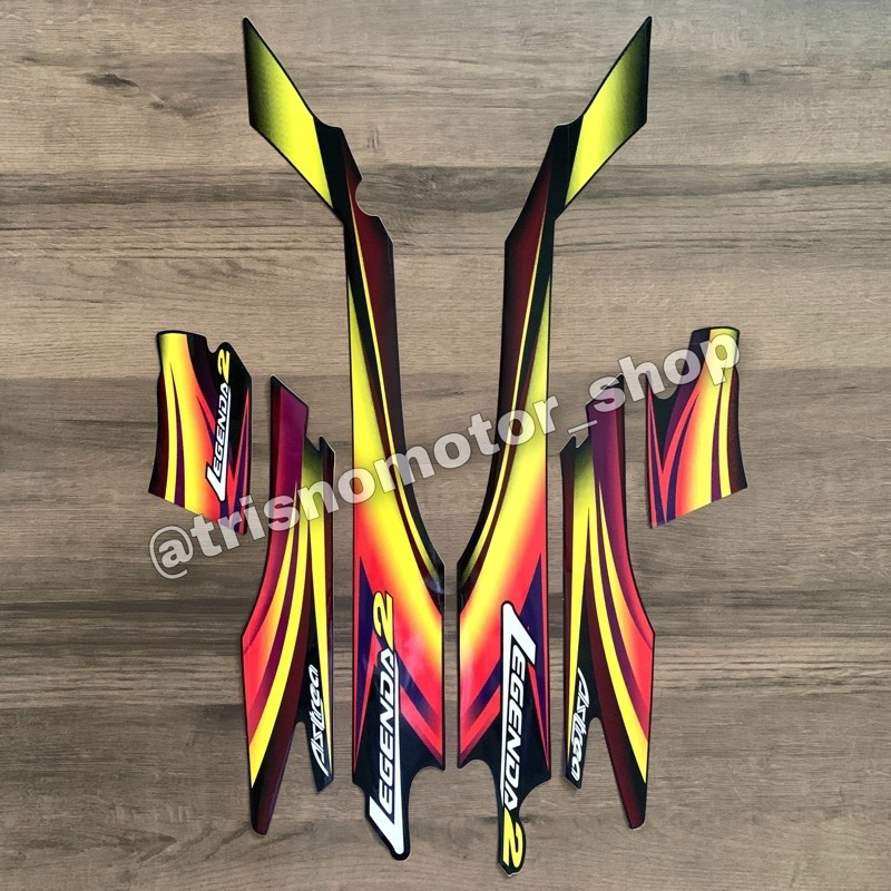 Lis List Striping Legenda 2 Stiker Sticker Polet Body Motor Astrea Grand Legenda 2 Warna Merah kunin