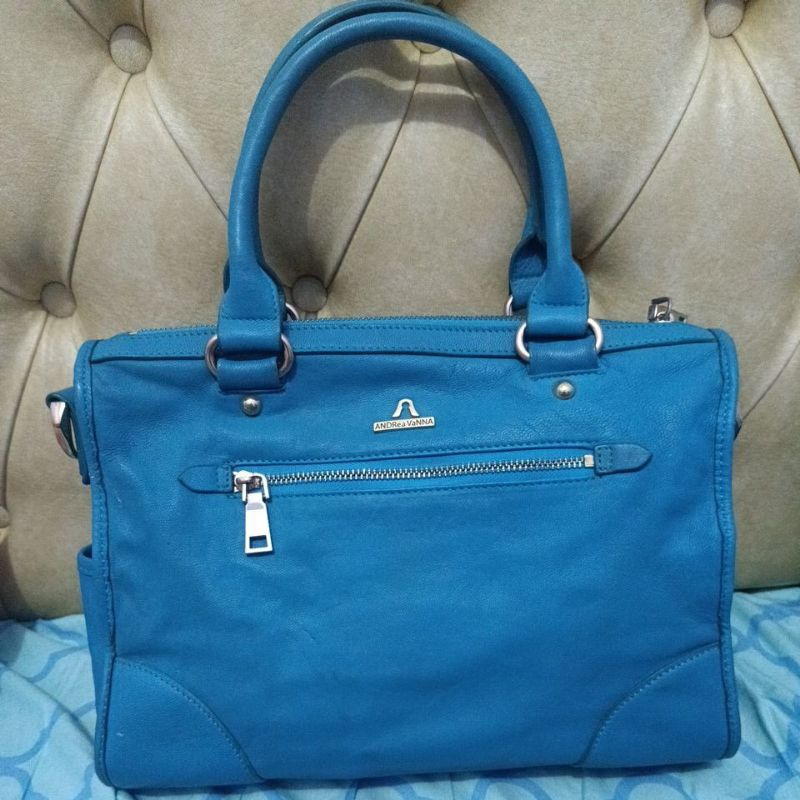 Tas biru tosca