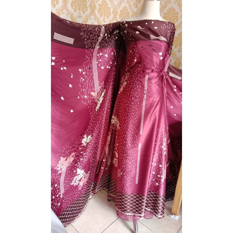 Kain Dior silk motif cocok buat gamis , seragaman, dress