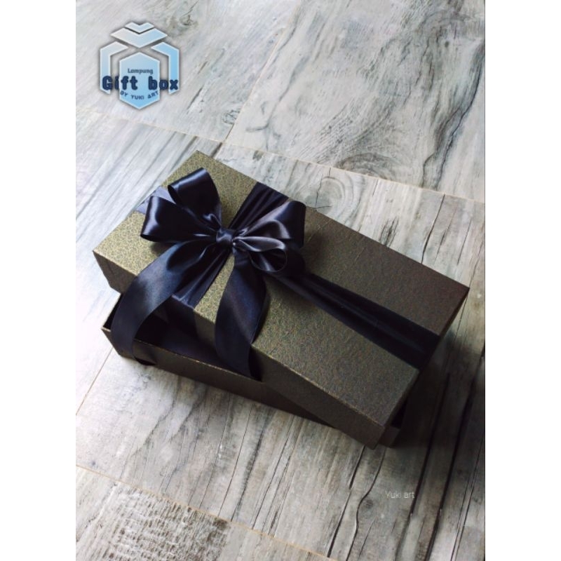 

Gift box panjang 15x25x10