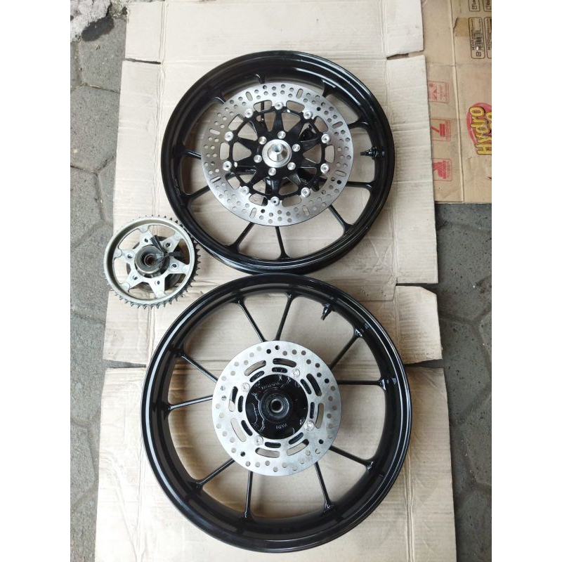 velg CBR k45 pnp ninja rr r disc sudah pakek Tiger Revo tinggal naek velg ninja r ss ninja rr pelek 