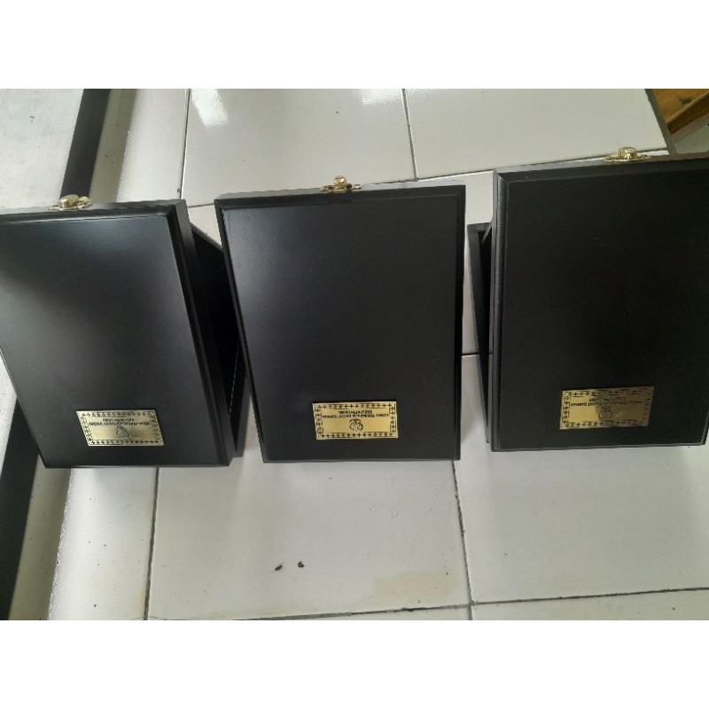 

box plakat kayu