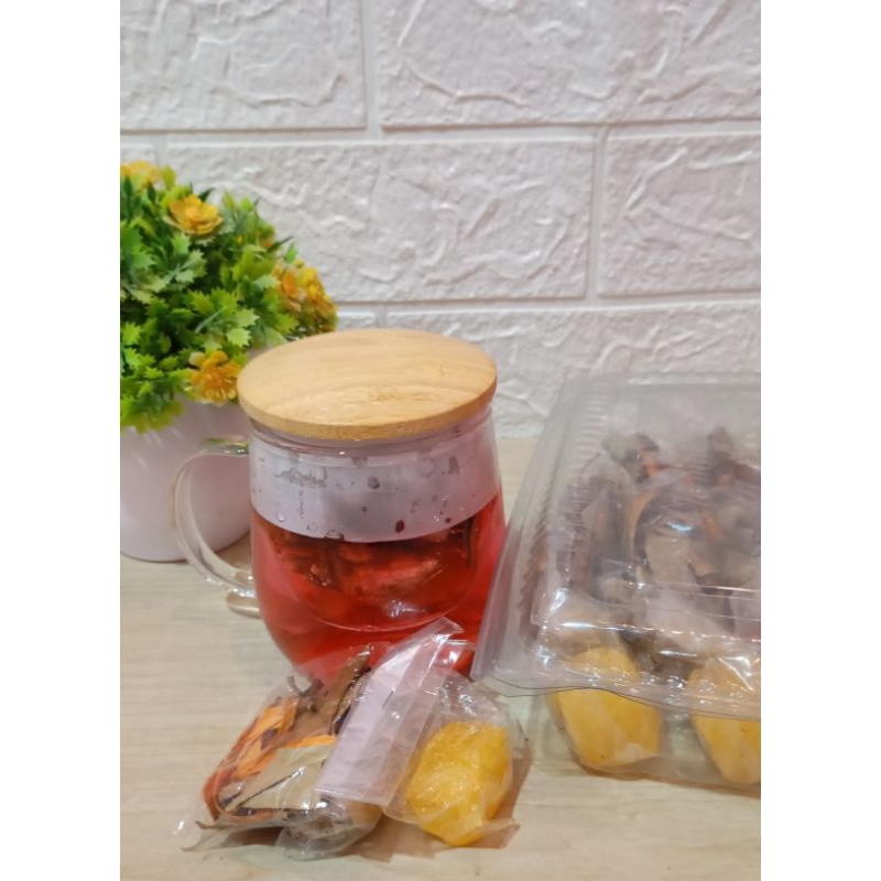 

Wedang uwuh khas imogiri yogyakarta/ wedang uwuh dengan bahan premium/ wedang uwuh minuman seduh tradisional/ wedang uwuh menghangatkan tubuh/ wedang uwuh yogyakarta