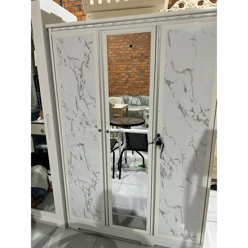lemari 3 pintu