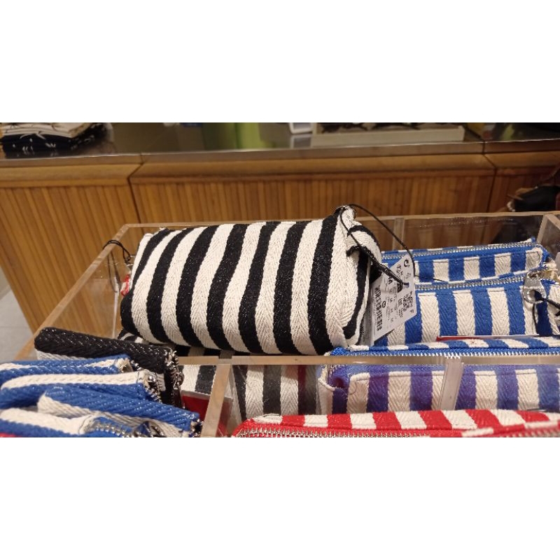 Dompet stradivarius ori sale hitam merah biru