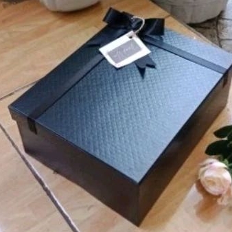 

Kotak kado /Hardbox 25x20 tinggi 10cm
