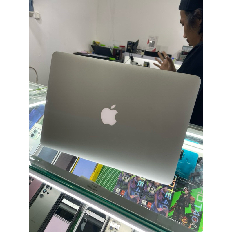 Macbook Air 2017 Ram 8gb Hdd 128gb core i5 mulus ibox second