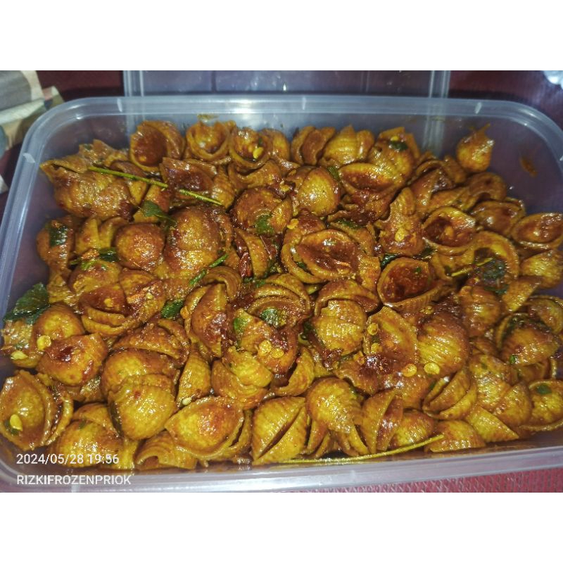 

Makroni keong pedas asin gurih daun jeruk