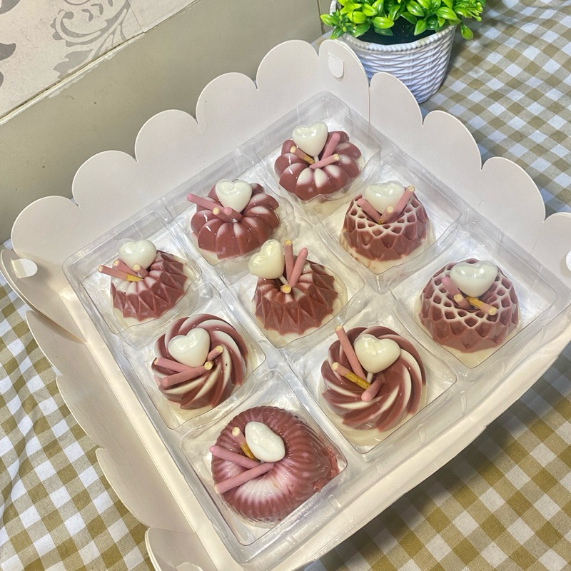 

Pudding mini red velvet isi 6 & 9 / Hampers pudding redvelvet