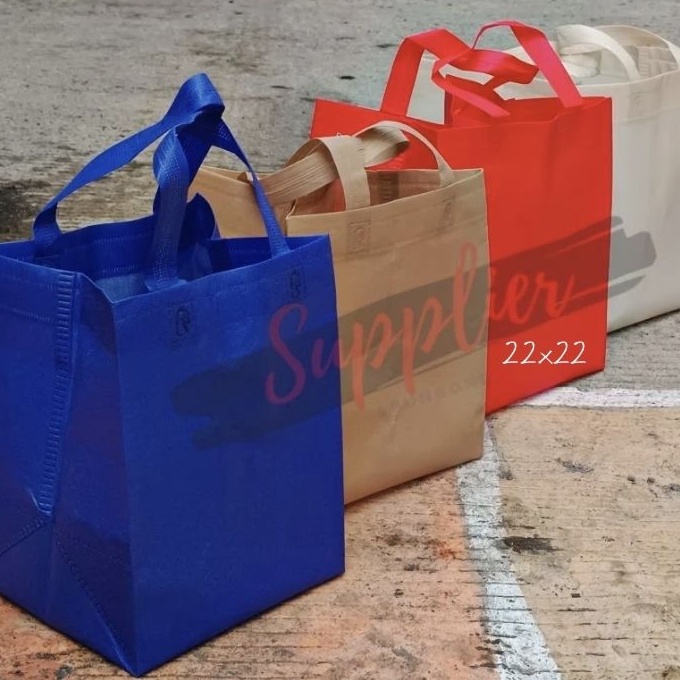 

FG2 Goodiebag kotak 18x18 spunbond tinggi 26cm HBPA 12pcs