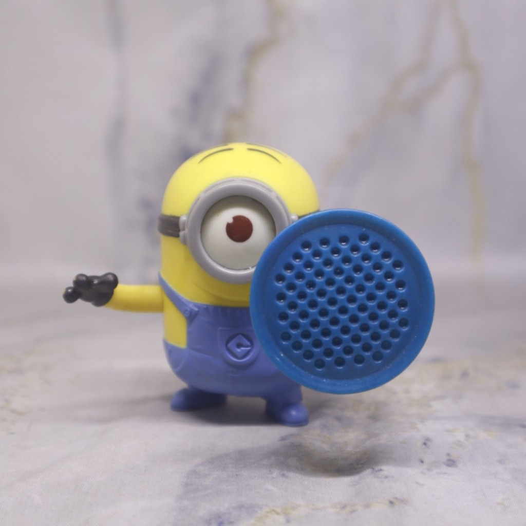 happy meal mcdonald minion despicable me 2 2013 USA dan aussie australia stuart fart gun blaster pur