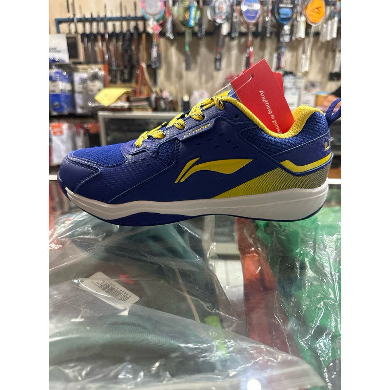 SEPATU BADMINTON LINING ULTRA FORCE