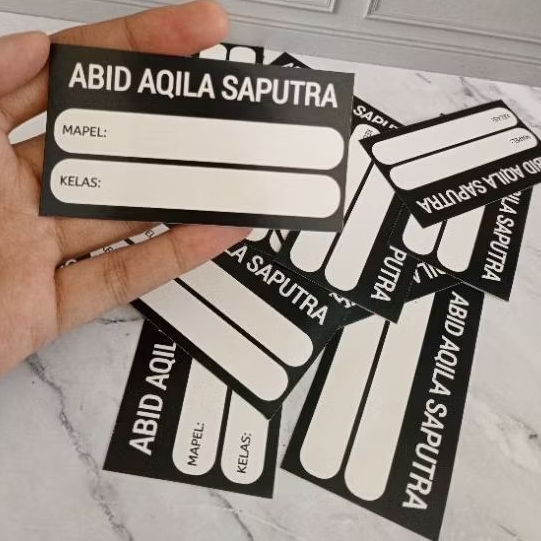

Stiker Label Nama Buku Isi 25 pcs | Ukuran 5x9 cm | Hitam Polos