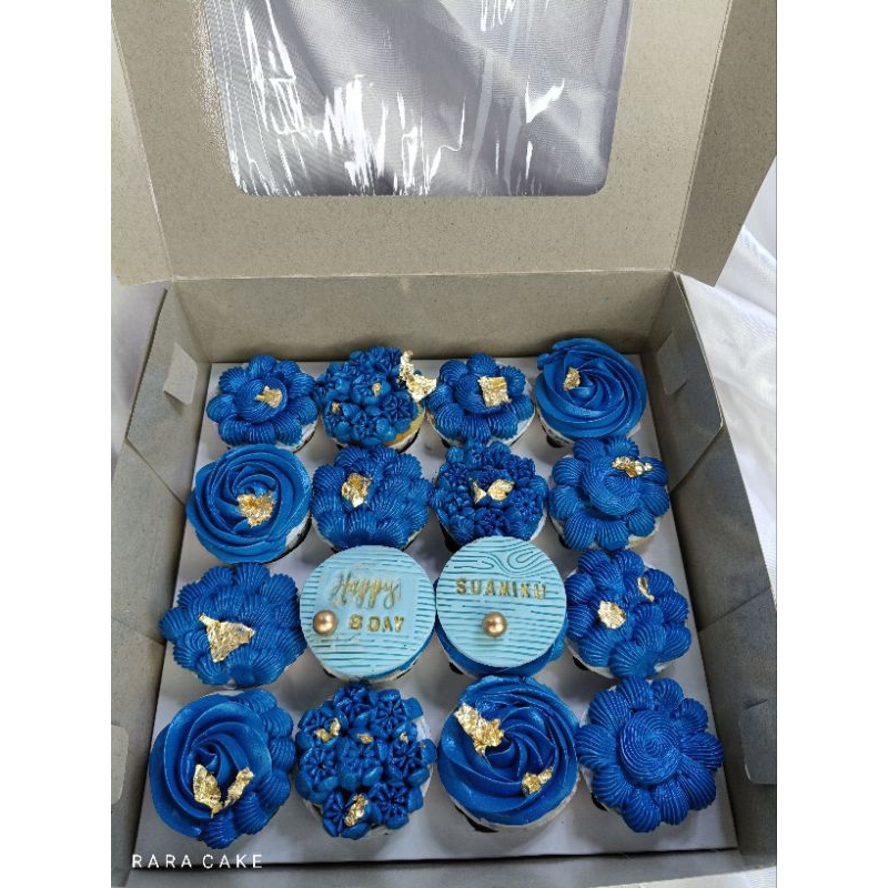 

blue glossy cup cake