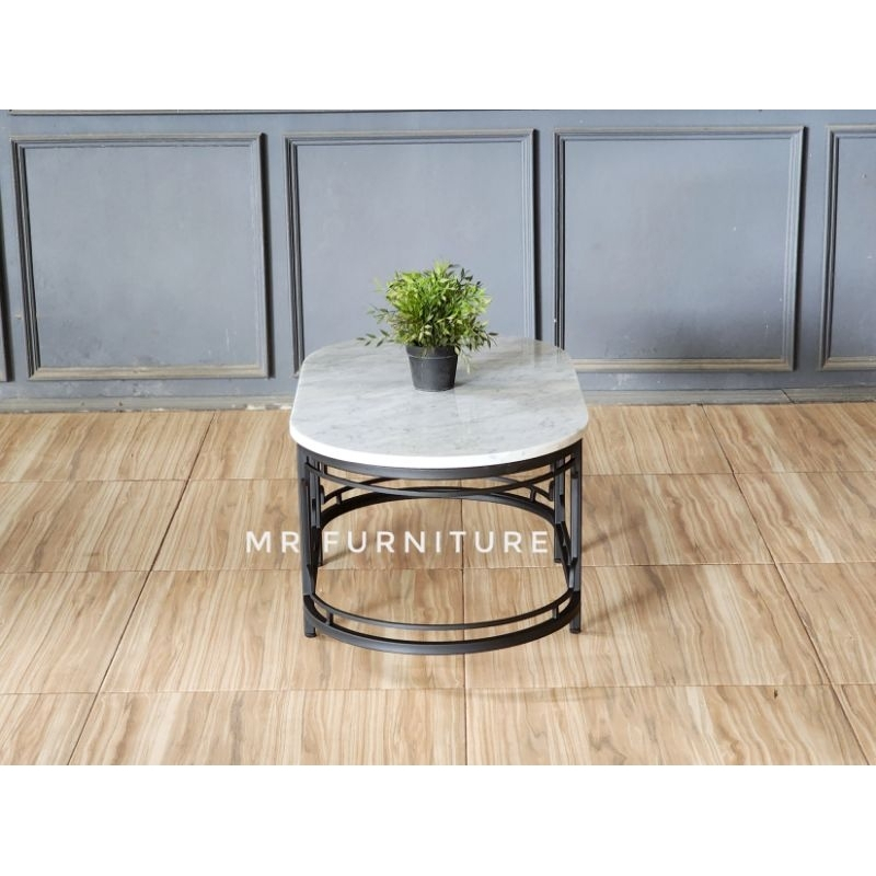 meja tamu oval klasik top marmer putih carrara kaki besi hitam