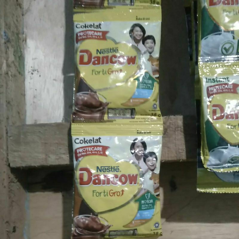 

Dancow coklat saset 38gr 10 pcs/renceng