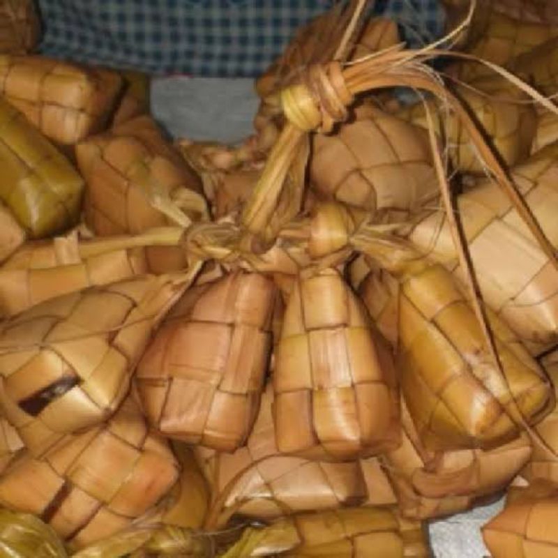 

ketupat mateng 1 renteng isi 10