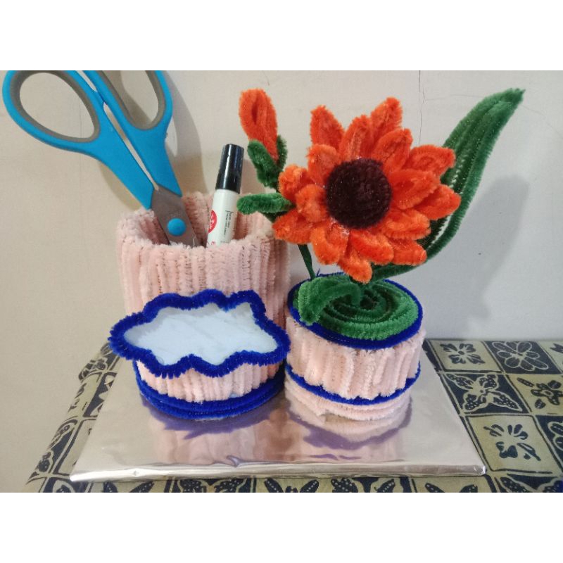 

tempat pensil dari kawat bulu