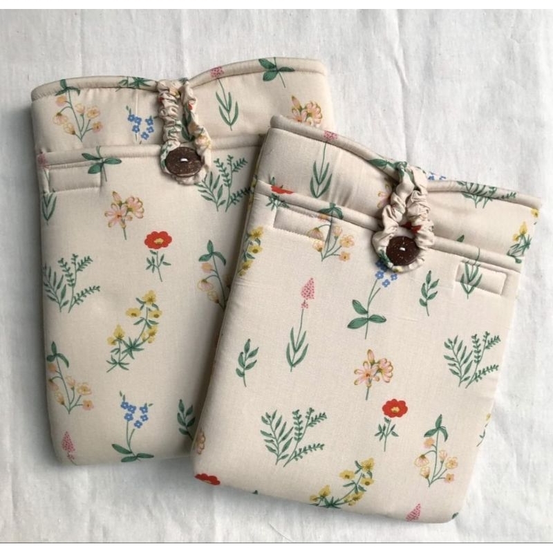 

[By Cloudsleeves] Booksleeve Cream Peony / Tas Buku / Sarong Buku / Book sleeve with pocketses