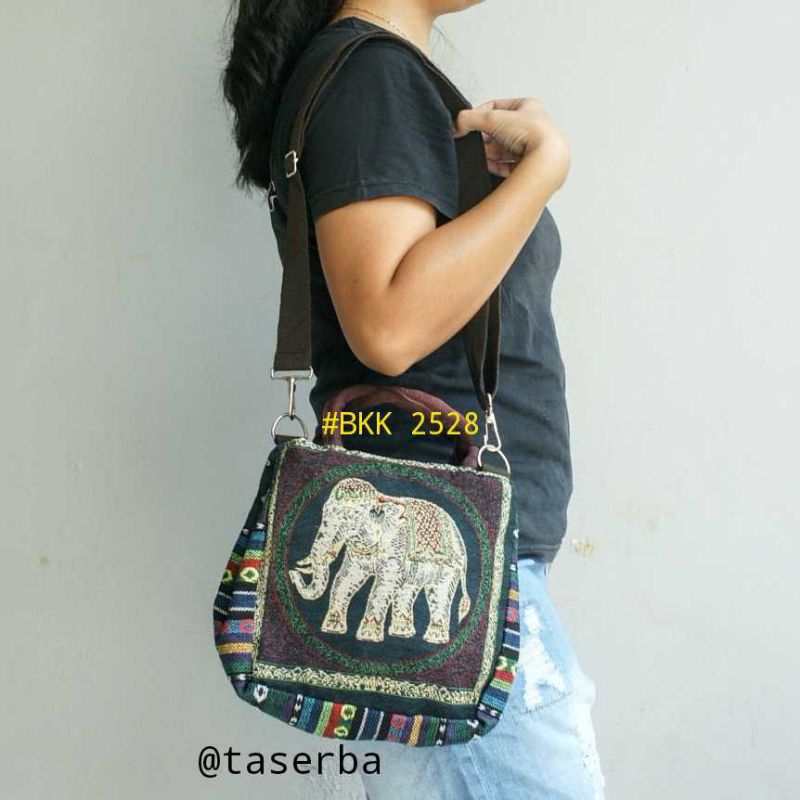 Tas Souvenir Wanita Import Etnic Bangkok Thailand Gajah BKK 2528 Rajut