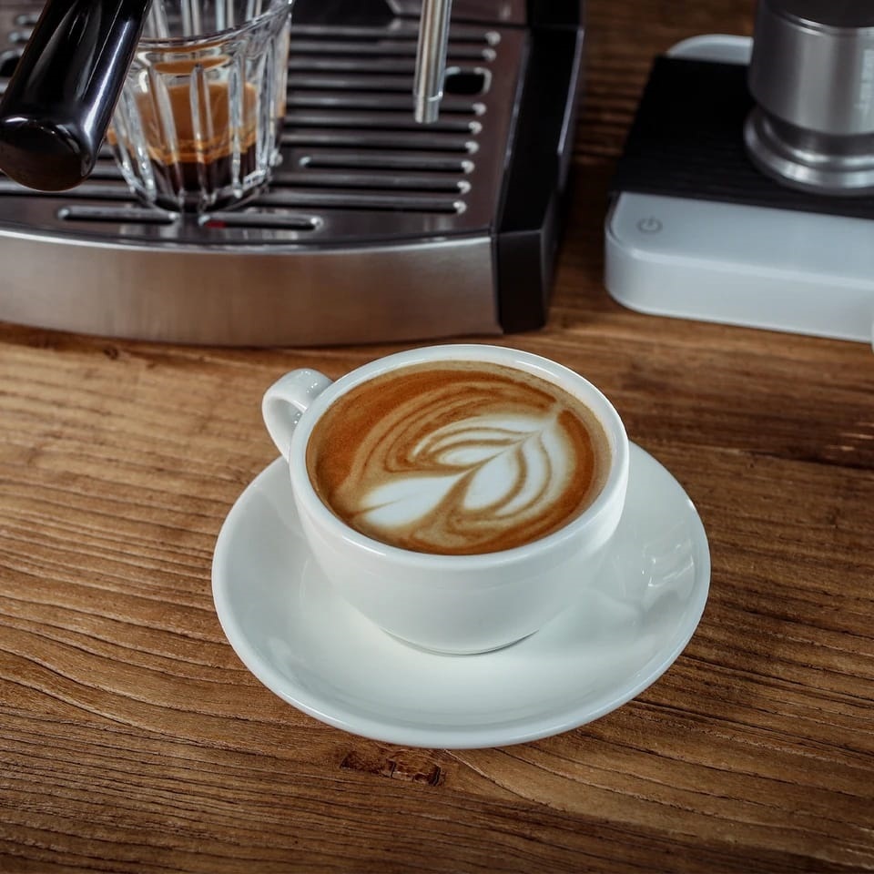 Cangkir dan Pisin keramik Putih satu set untuk Kopi 240ml berat 500 gr