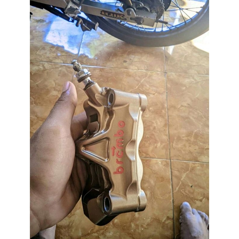 kampas rem depan BREMBO GP4RX