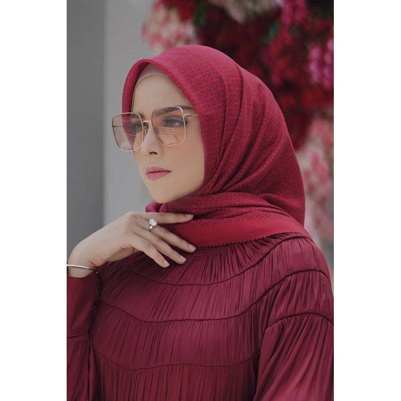 Buttonscarves The Tapis Square Red