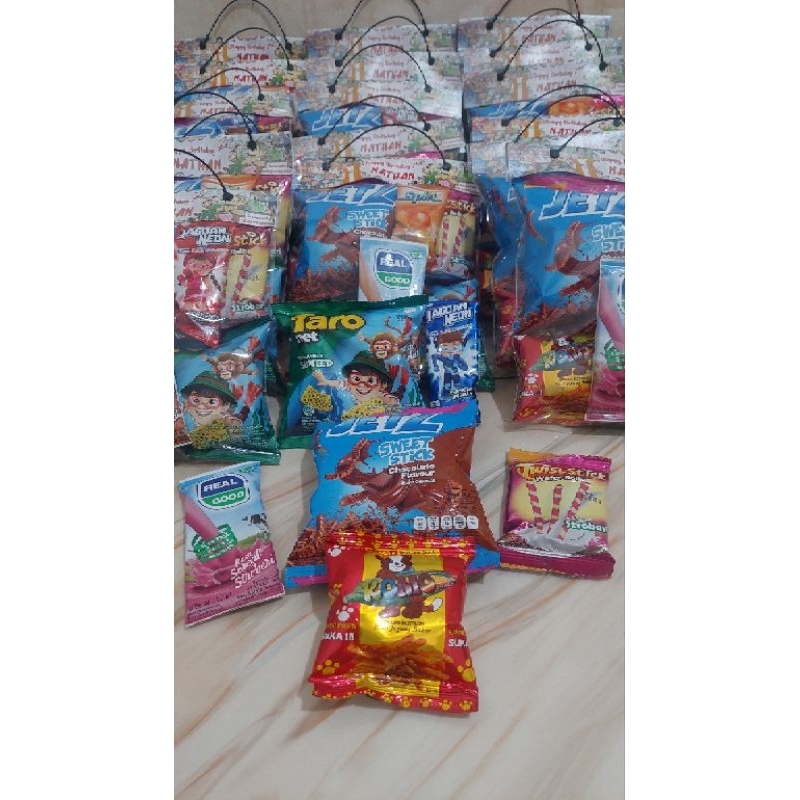 

SNACK ULTAH bisa reques nama dan foto isi 6 macam