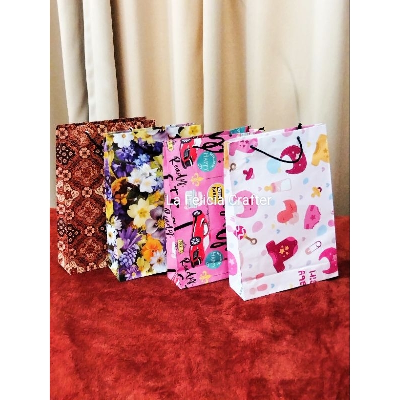 

La Felicia Tas Kertas Paperbag Totebag Tas Kado Souvenir Bingkisan