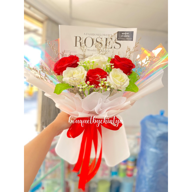 BUKET BUNGA ROSE MAWAR MERAH PUTIH / BUKET BUNGA MAWAR / BUKET WISUDA / BUKET LAMARAN / BUKET ULANG 