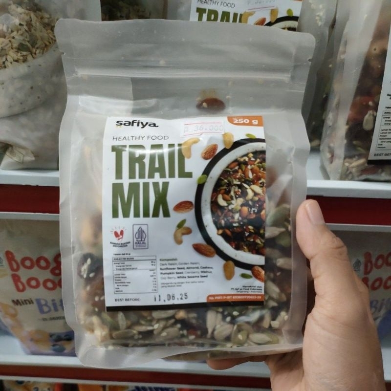 

safiya trail mix kacang kacangan