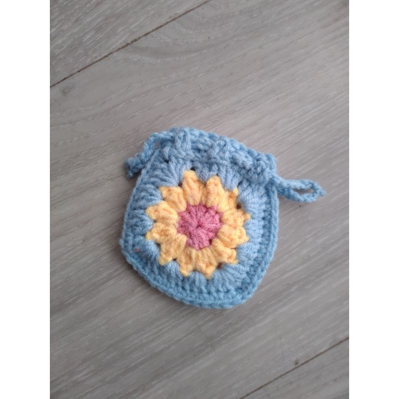 Pouch serut earphone rajut