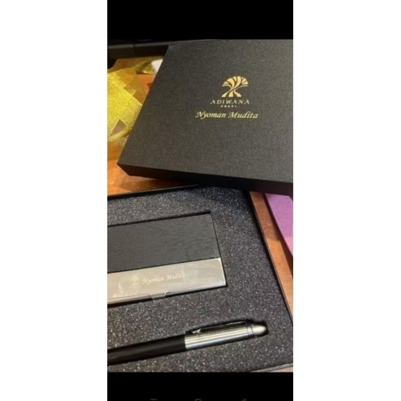 

New Gift Set Hampers Elegant Pen Parker Jotter Bisa Custom Warna Hitam,Red,Blue & Card Holder Free Grafir Nama/Logo + Box Exclusive
