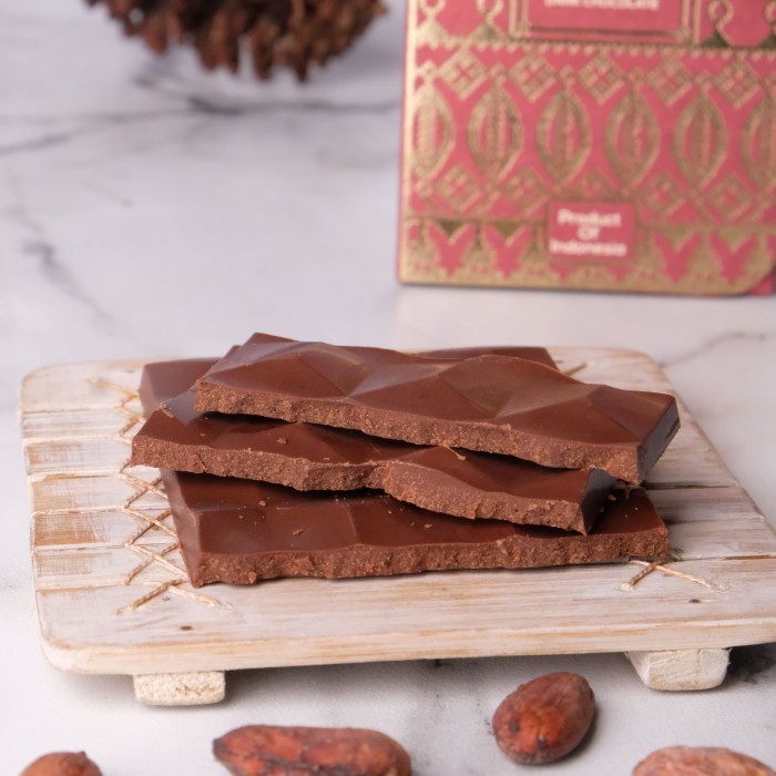 

Dark Chocolate 54% Coffee Nibs Bar 70gr LILE CHOCOLATE Sumatra