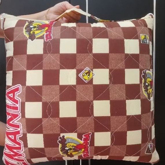 Bantal Selimut ( Balmut ) motif Tazmania uk. 1.80 x 2.00