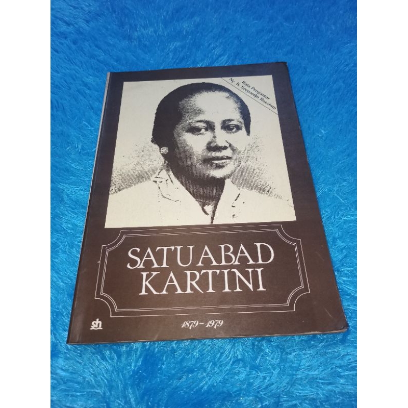 buku satu abad kartini, terbitan tahun 1990
