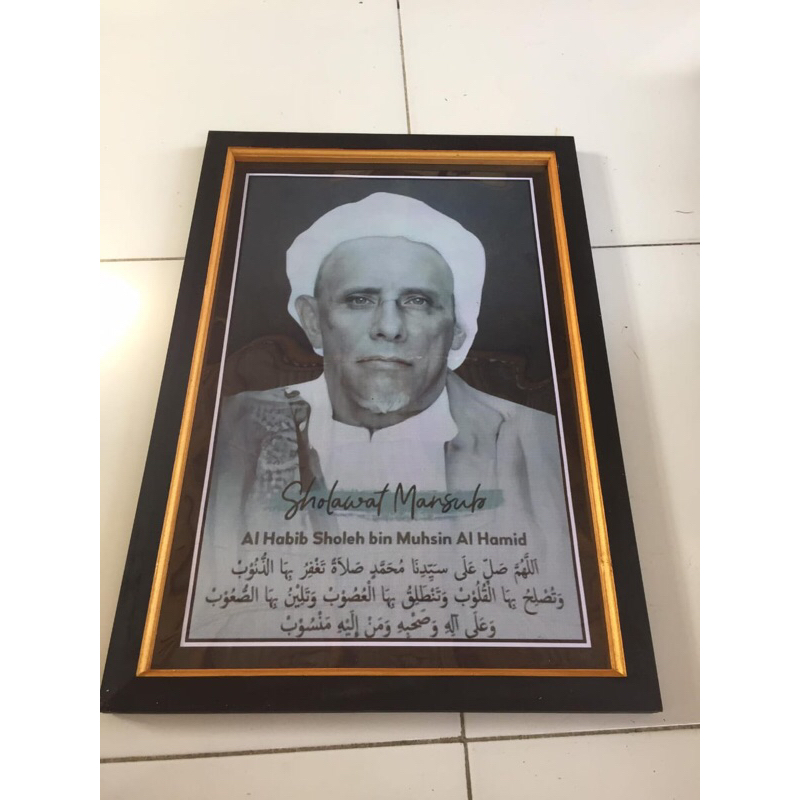 Hiasan dinding plus bingkai uk:45cm x 65cm poster cetak habib sholeh tanggul dan sholawat