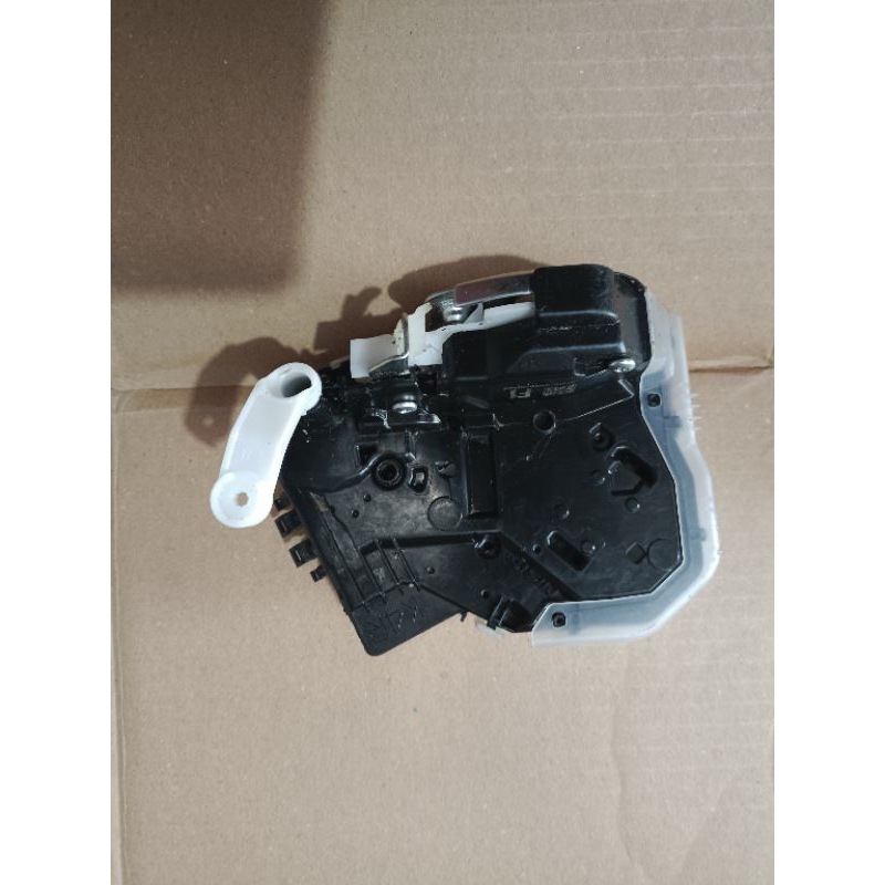 doorlock door lock pintu depan kanan Avanza Xenia 2022 original