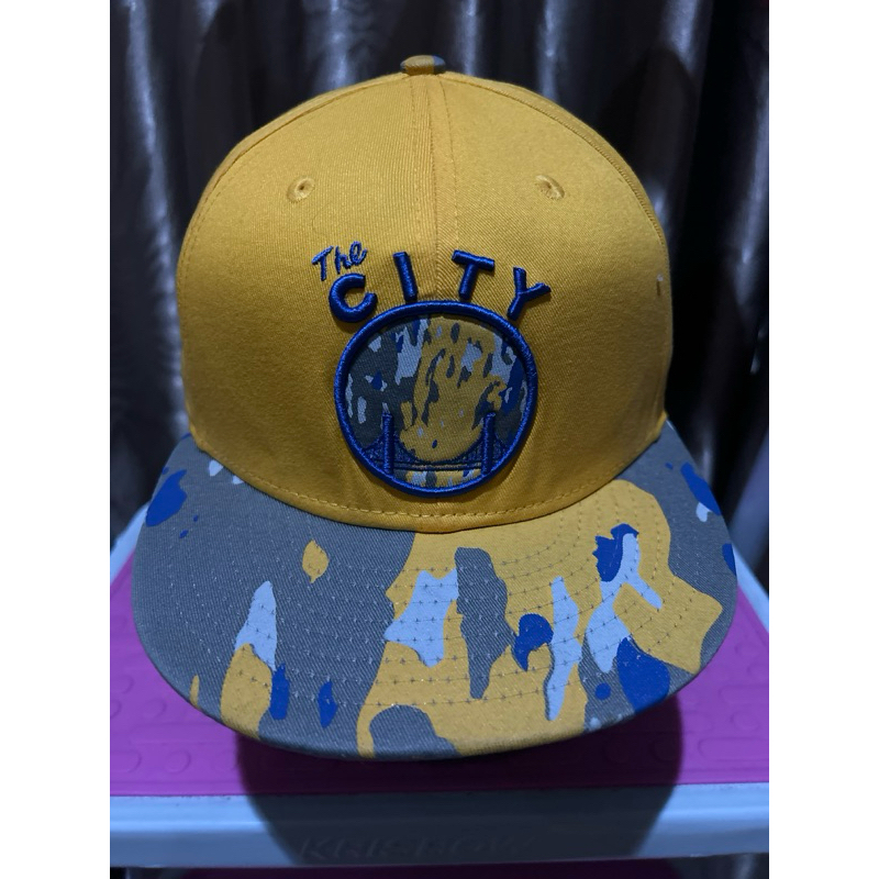 Topi Snapback sekon New Era 9Fifty X NBA Hardwood Classic “The City” warna Kuning Visor motif-Uk M-L