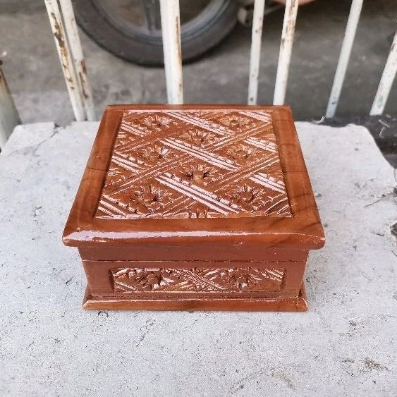 (COD) [12x12x5] Kotak Penyimpanan Perhiasan Kayu Ukir Jati untuk tempat emas gelang kalung Giwang Li
