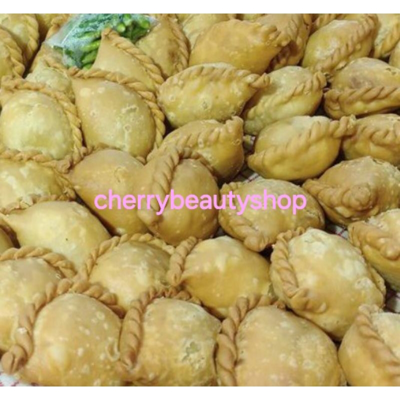 

Pastel ayam Home made psr Jatinegara 1 pak isi 10