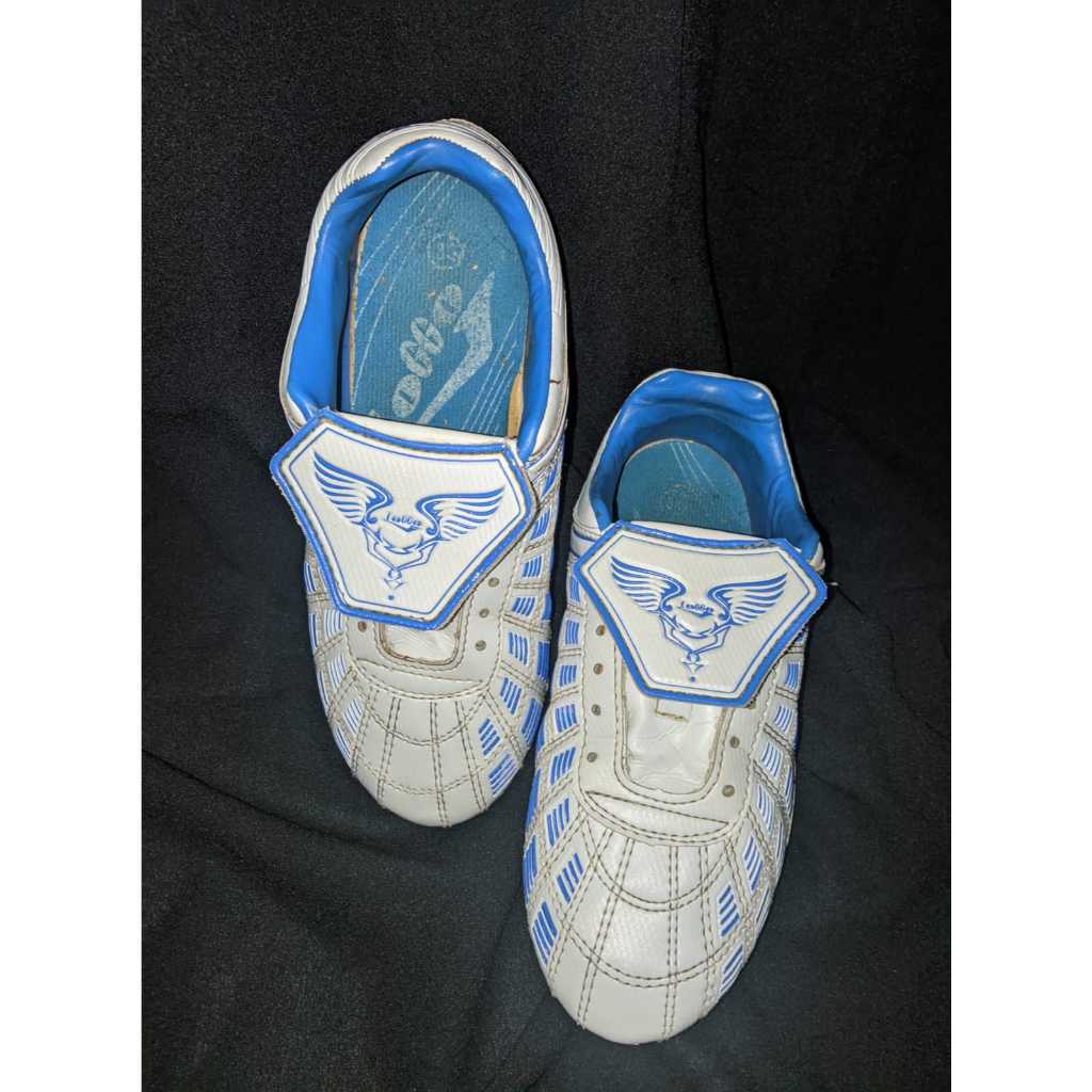 (Preloved) Sepatu Bola Junior Loggo bonus Tali Putih / Sepatu Putih Kecil / Sepatu Anak / Ukuran 33