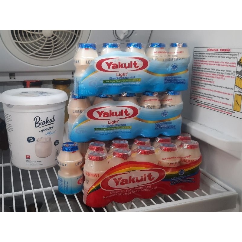 

YAKULT MERAH DAN BIRU