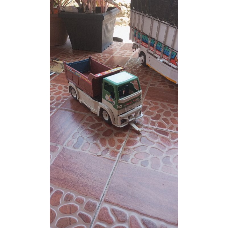 miniatur truk plastik modifikasi