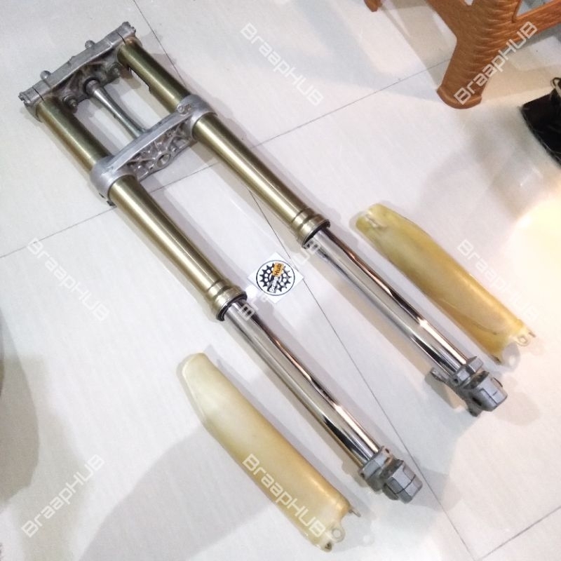 SHOCK USD HONDA CRF 250R SHOWA (BEKAS)