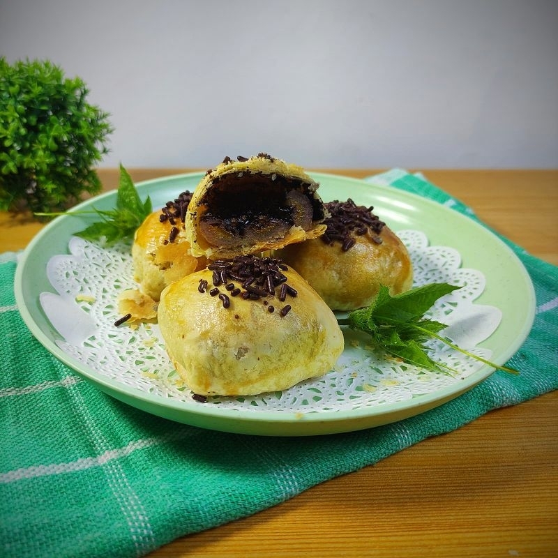 

Sekar_Shop07 Bolen Pisang Coklat 1 Box Isi 10 Pcs Bolpis Pastry Strudel