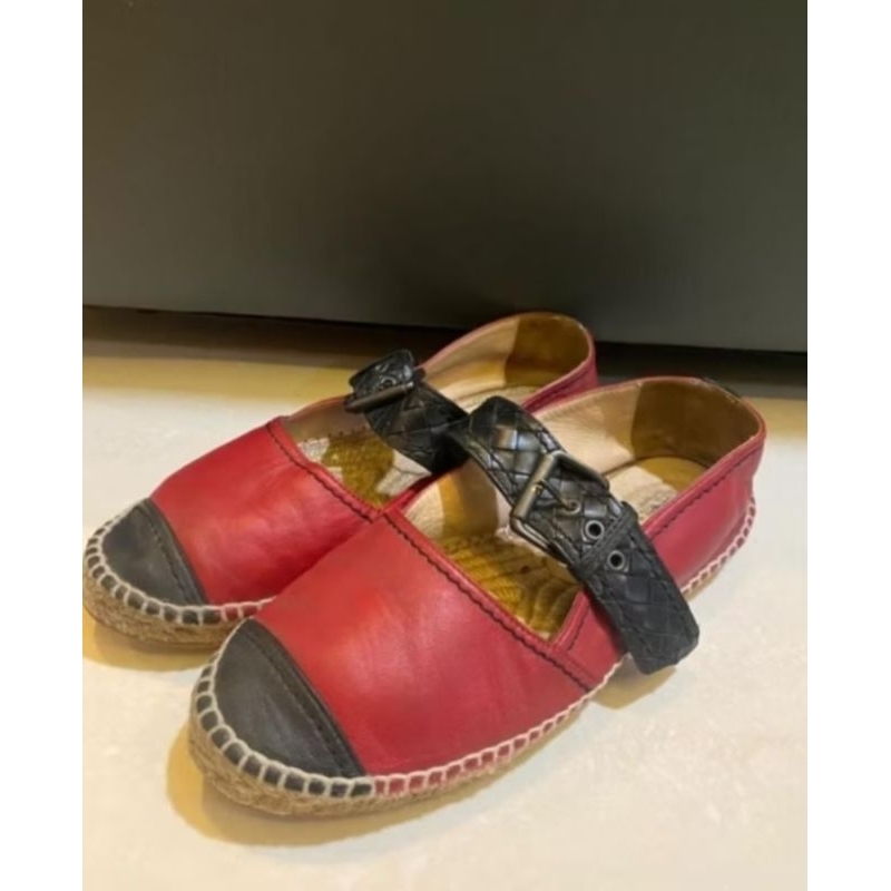 sepatu bottega veneta