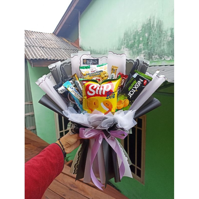 

Buket snack random tanpa bunga BISA REQUEST WARNA CHAT ADMIN