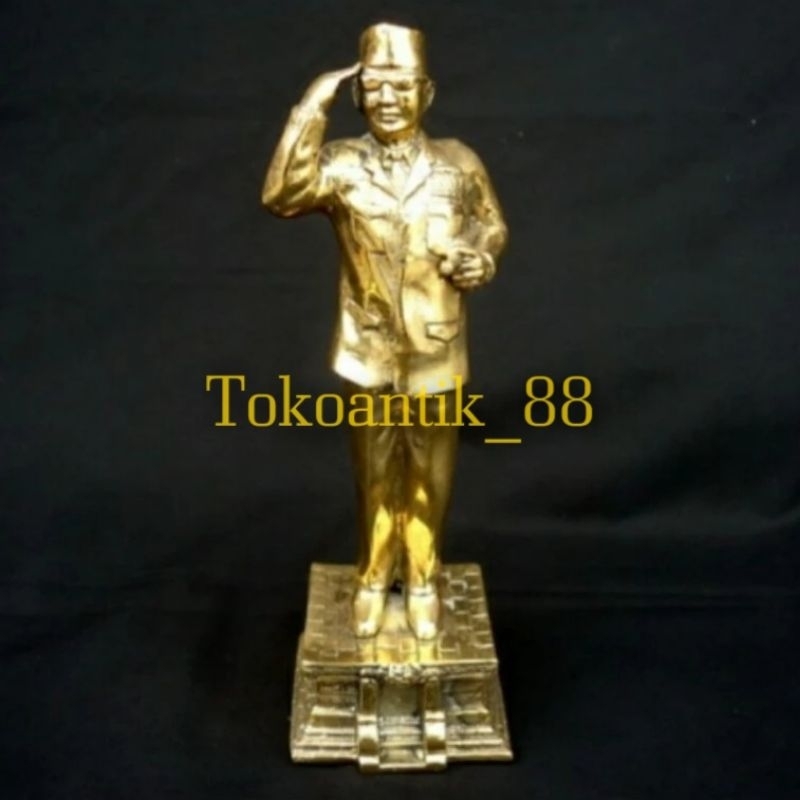 Patung ir sukarno / presiden sukarno / bung karno Kuningan 35 cm