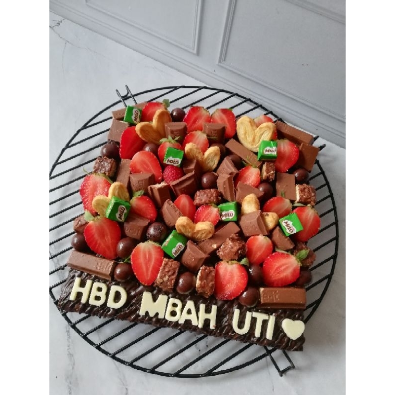 

BROWNIES HIAS 20x20CM DESAIN F